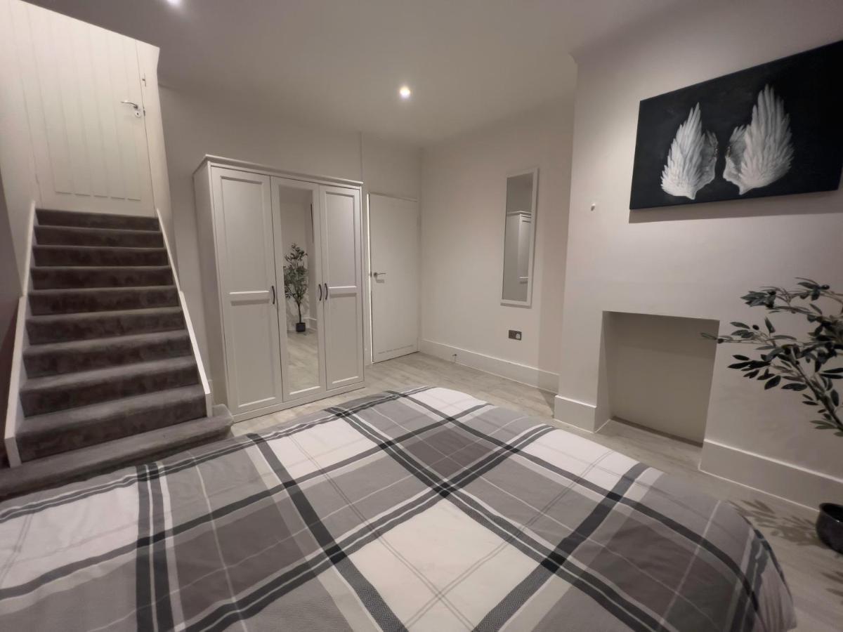 The Dragon Pad Boutique Apartment Royal Tunbridge Wells Exterior photo