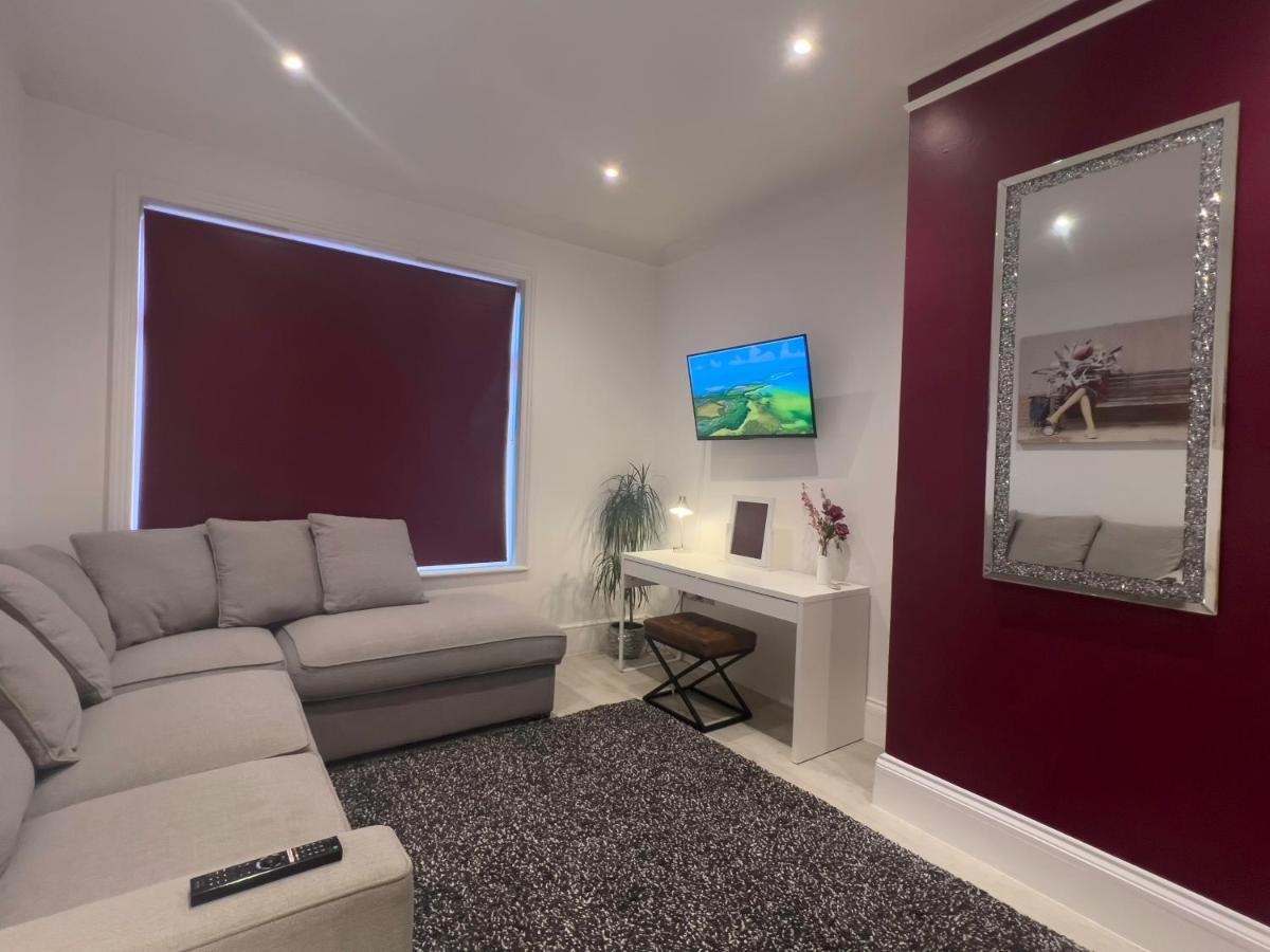 The Dragon Pad Boutique Apartment Royal Tunbridge Wells Exterior photo