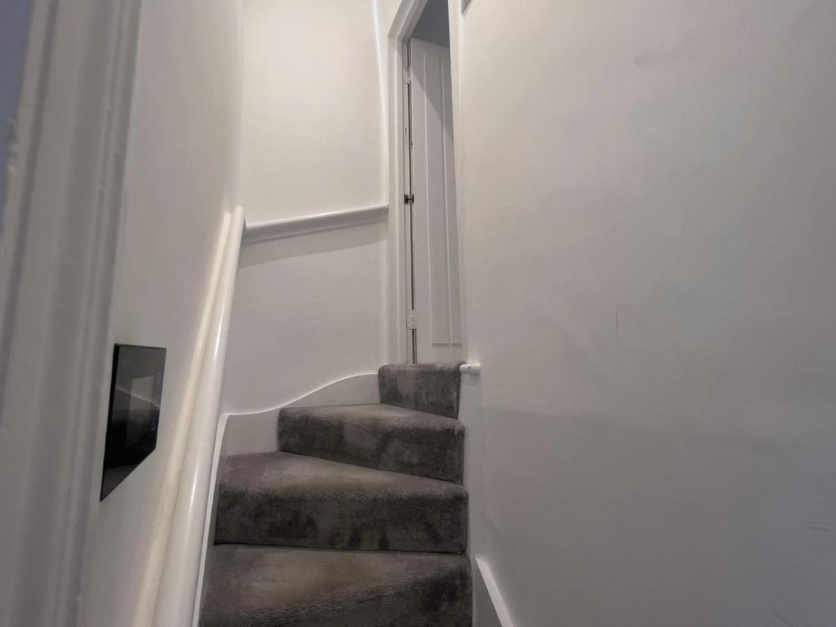 The Dragon Pad Boutique Apartment Royal Tunbridge Wells Exterior photo