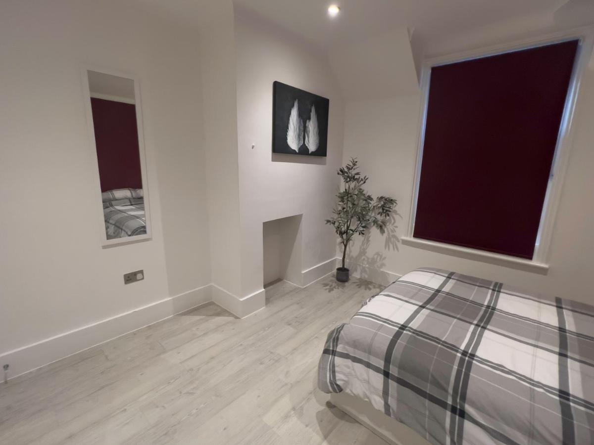 The Dragon Pad Boutique Apartment Royal Tunbridge Wells Exterior photo